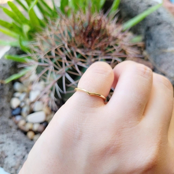 Classic Dainty Gold Arrow Wishbone Ring Band - Picture 4 of 8